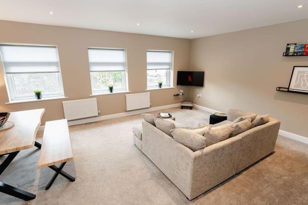 Boutique Apartment - Mazerystays Exley Kültér fotó